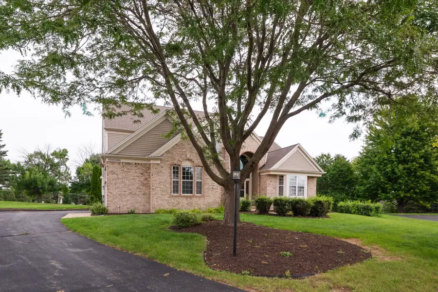 N103W14660 Hawkeye Ct, Germantown, WI 53022 - #2