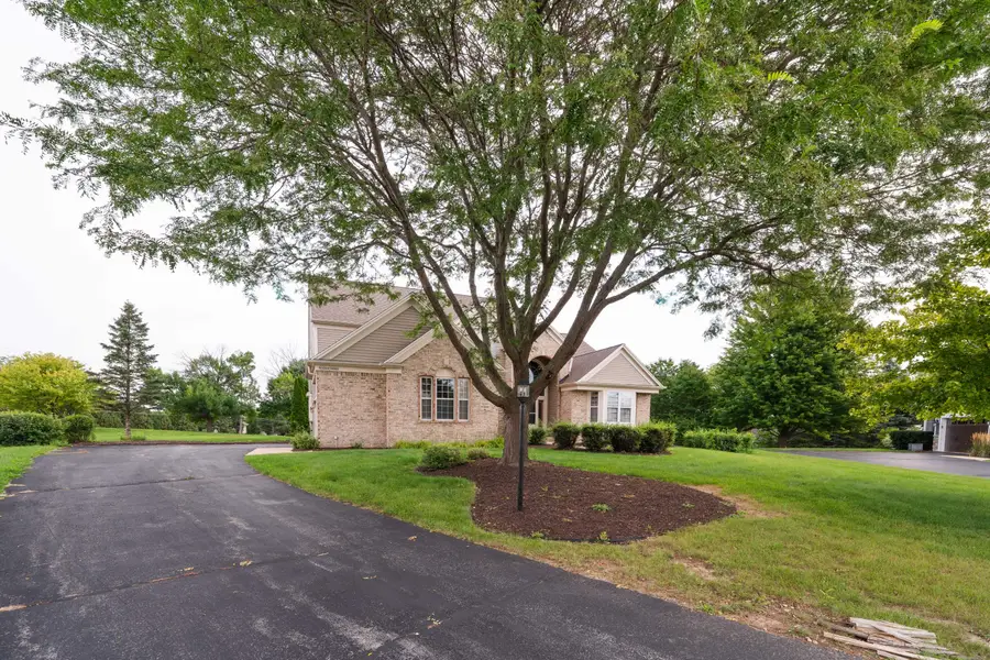 N103W14660 Hawkeye Ct, Germantown, WI 53022 - #3
