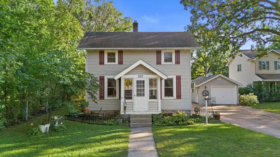 307 Lincoln Ave, Mukwonago, WI 53149 - #2