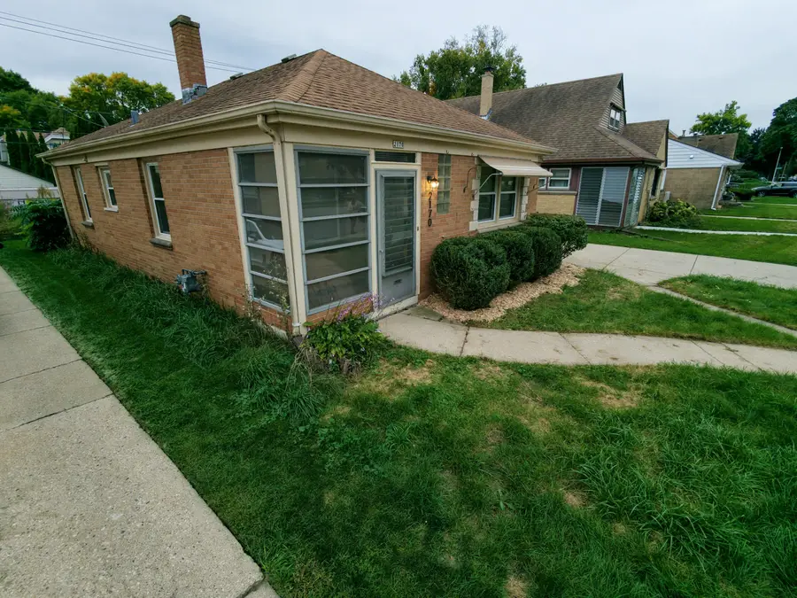 2170 S 80th St, West Allis, WI 53219 - #2