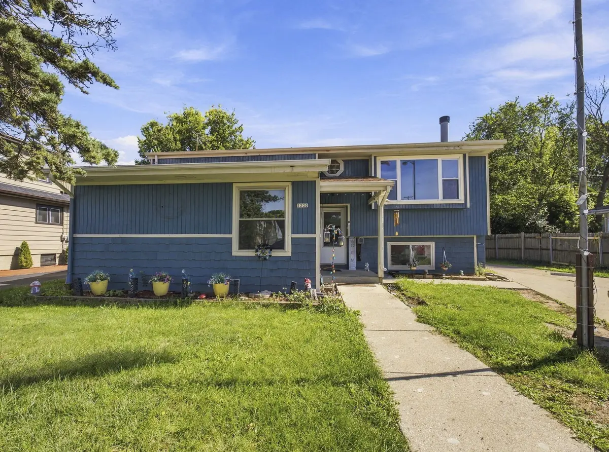 1336 S 92nd St, West Allis, WI 53214 - #1