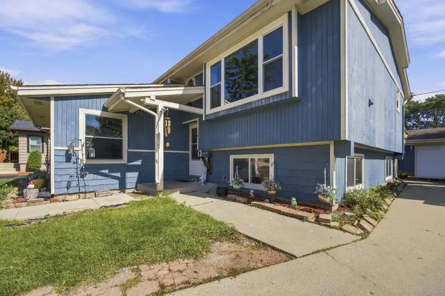 1336 S 92nd St, West Allis, WI 53214 - #2