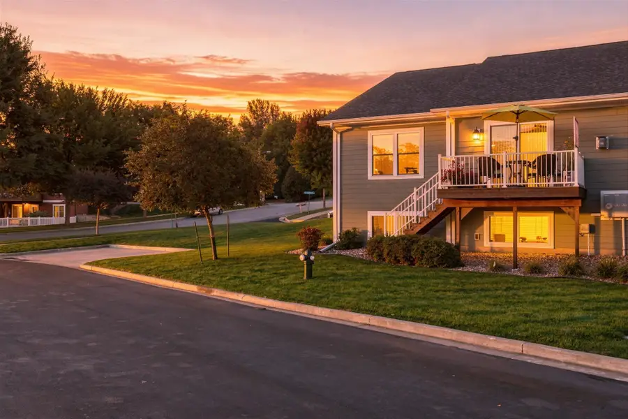 477 Coronado Cir, Onalaska, WI 54650 - #2
