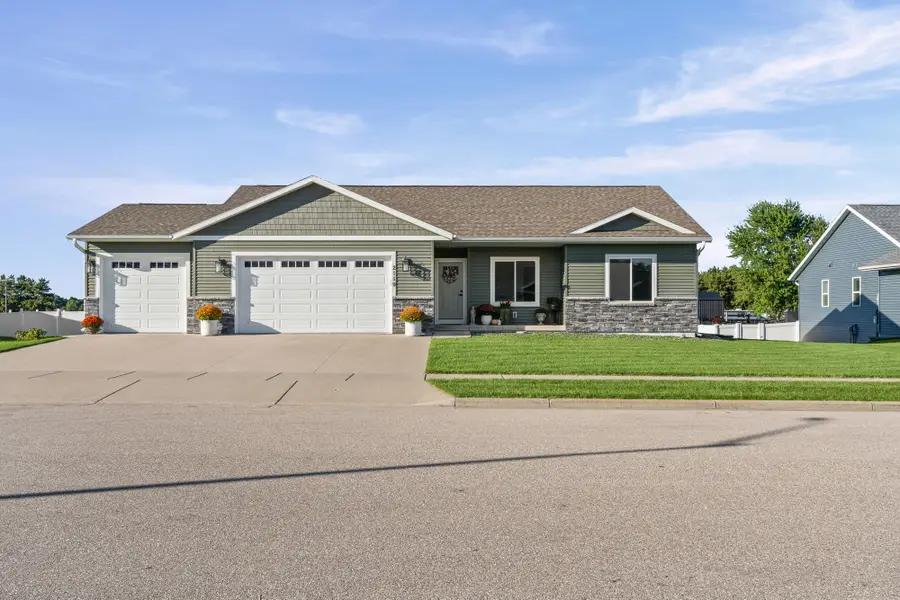 2119 Spakenburg Rd, Holmen, WI 54636 - #2