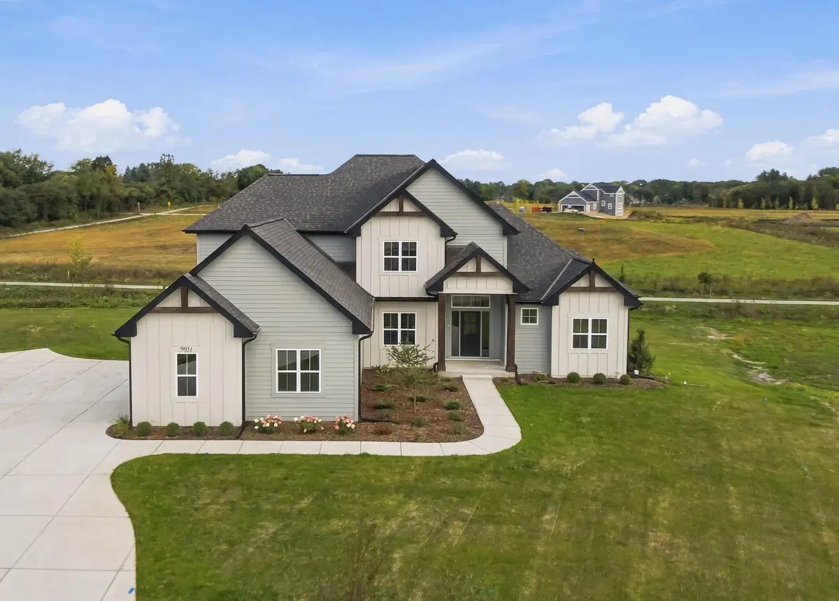 9951 Cygnet Ct, Mequon, WI 53097 - #1