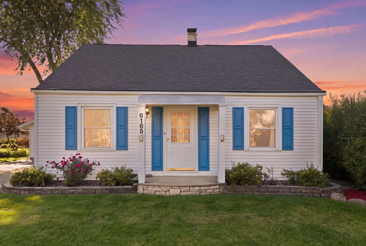 6165 S Elaine Ave, Cudahy, WI 53110 - #1