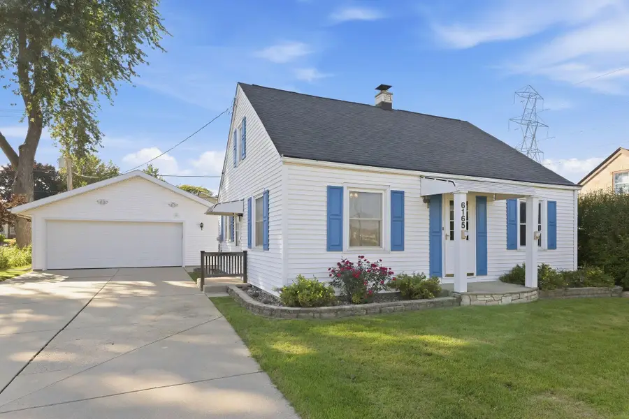 6165 S Elaine Ave, Cudahy, WI 53110 - #2