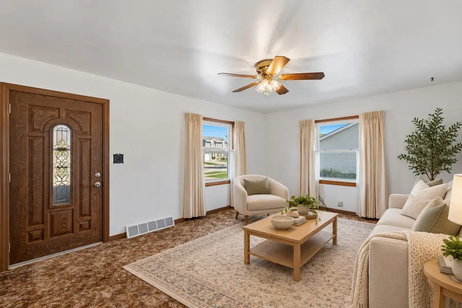 6165 S Elaine Ave, Cudahy, WI 53110 - #3