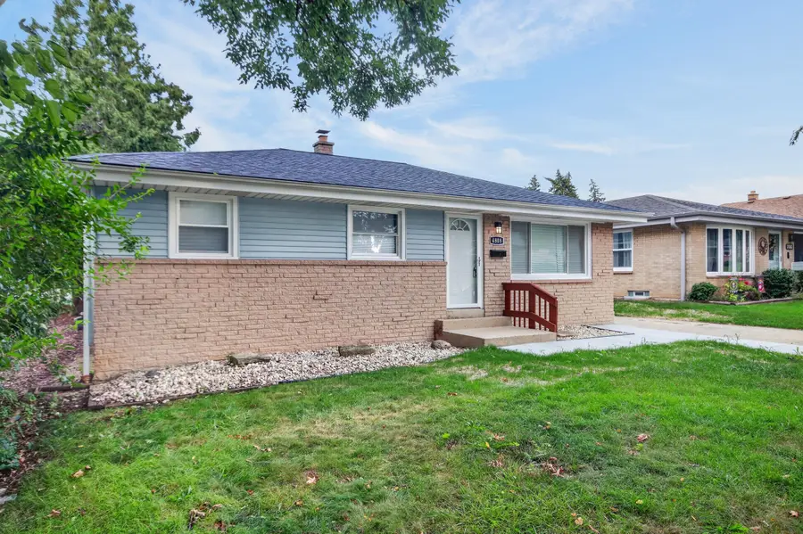 4808 S 24th St, Milwaukee, WI 53221 - #2