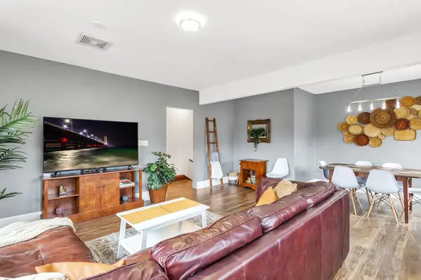 3041 N Oakland Ave, Milwaukee, WI 53211