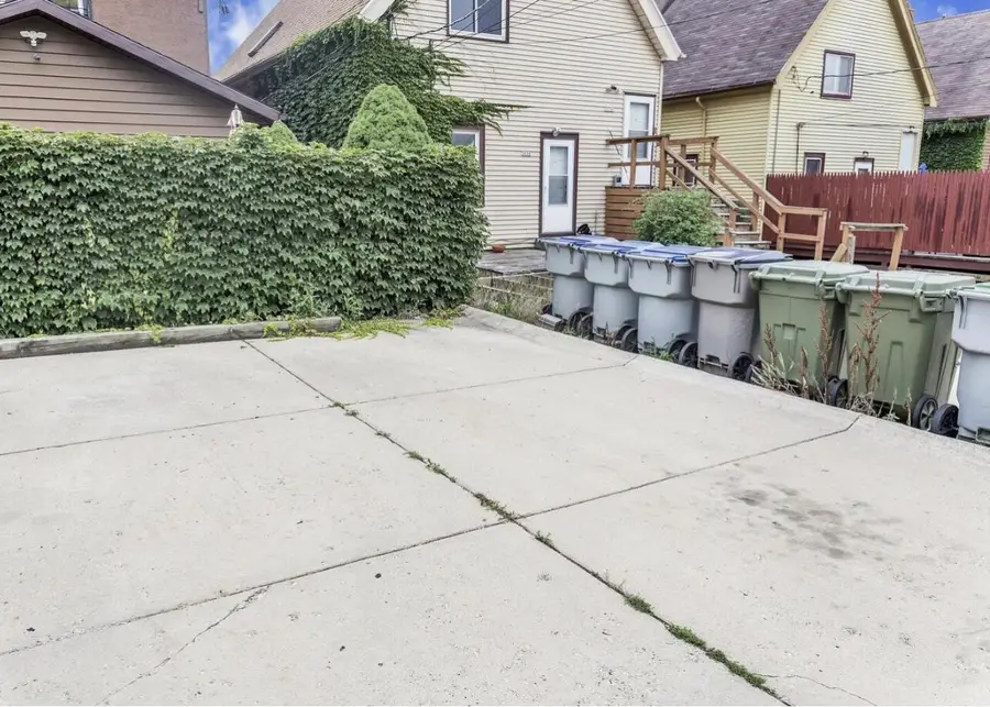 3041 N Oakland Ave, Milwaukee, WI 53211 - #2