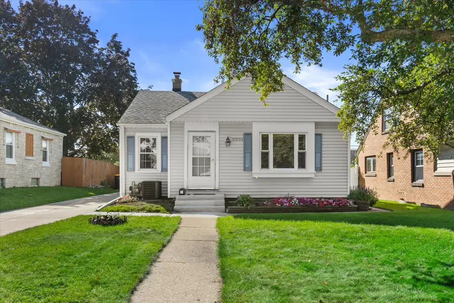 10533 W Everett Cir, West Allis, WI 53214 - #2