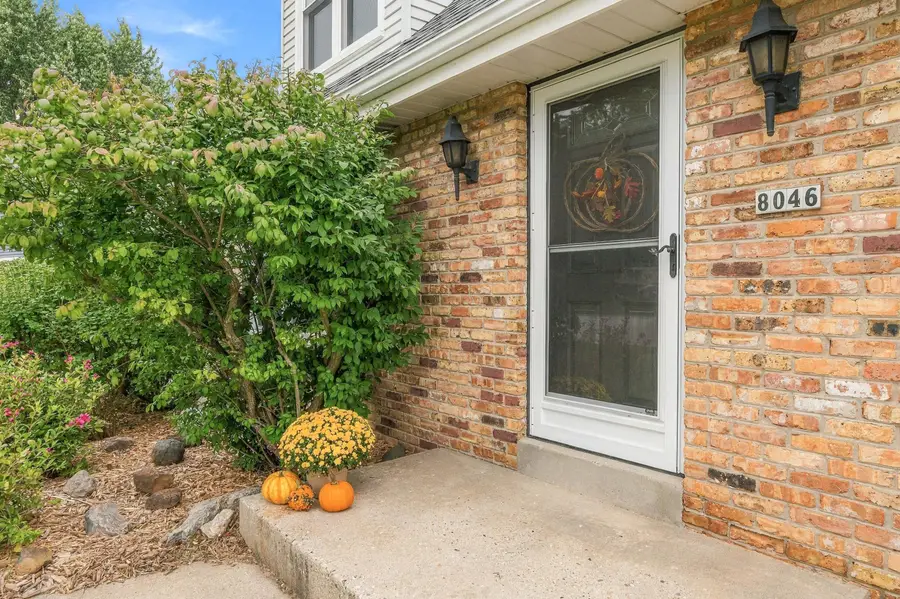 8046 W Imperial Dr, Franklin, WI 53132 - #2
