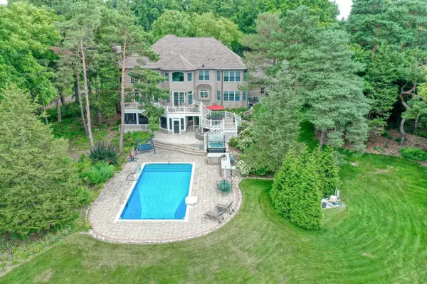W36 Oakwood Dr, Delafield, WI 53018