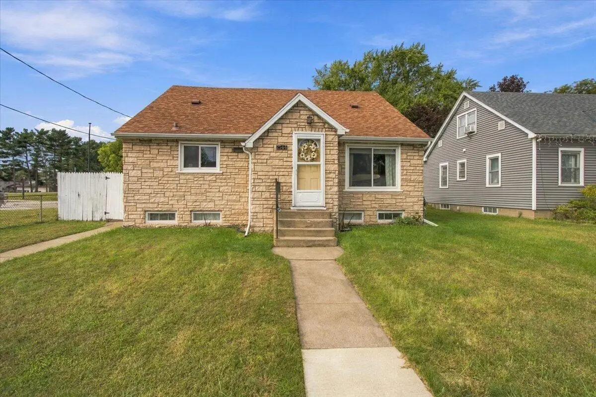 2544 S 16th St, La Crosse, WI 54601 - #1
