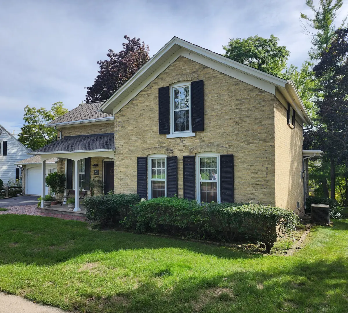 319 Elizabeth St, Watertown, WI 53098 - #1