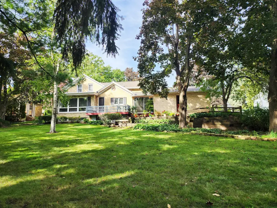 319 Elizabeth St, Watertown, WI 53098 - #3