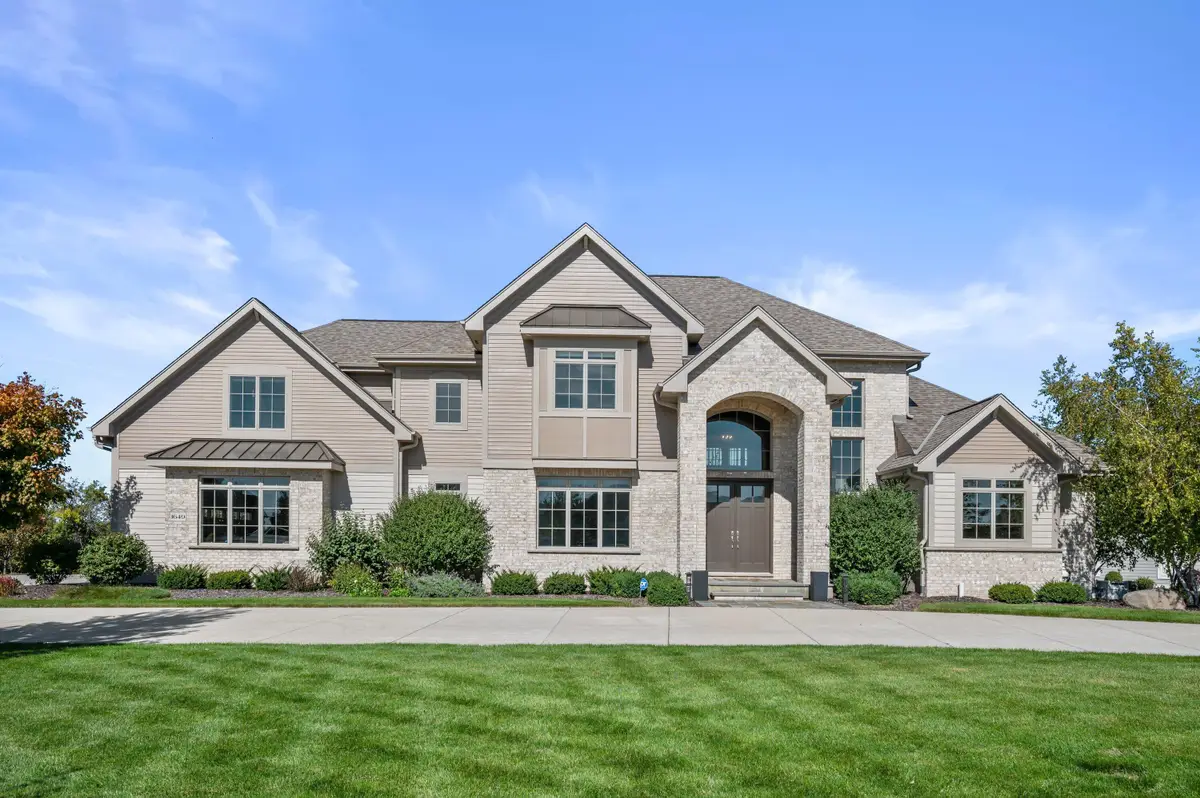 1649 Spring Valley Rd, Hartland, WI 53029 - #1