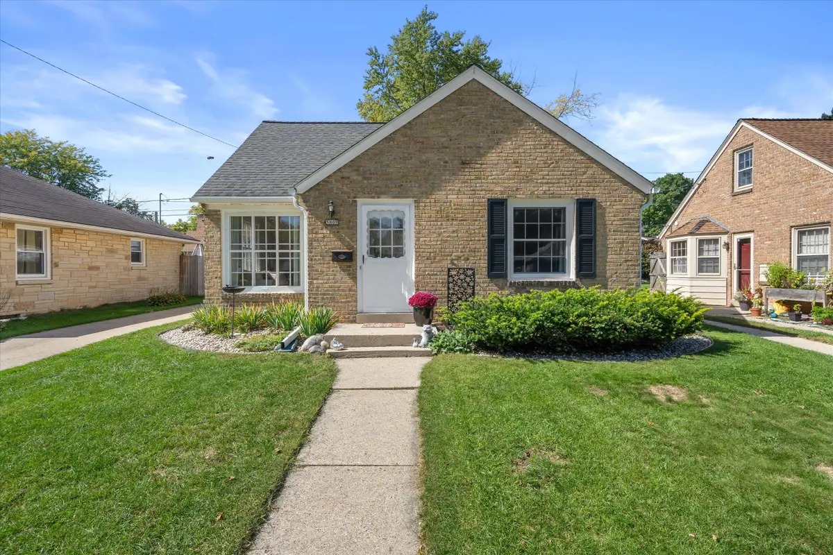 5809 N Bel Aire Dr, Glendale, WI 53209 - #1