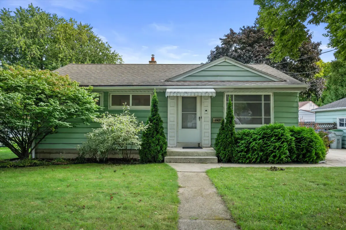 842 E Doty Pl, Milwaukee, WI 53207 - #1