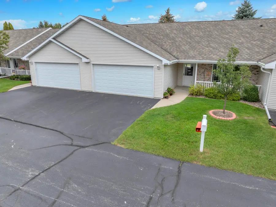 1715 Springwood Ct, Sheboygan, WI 53081 - #2