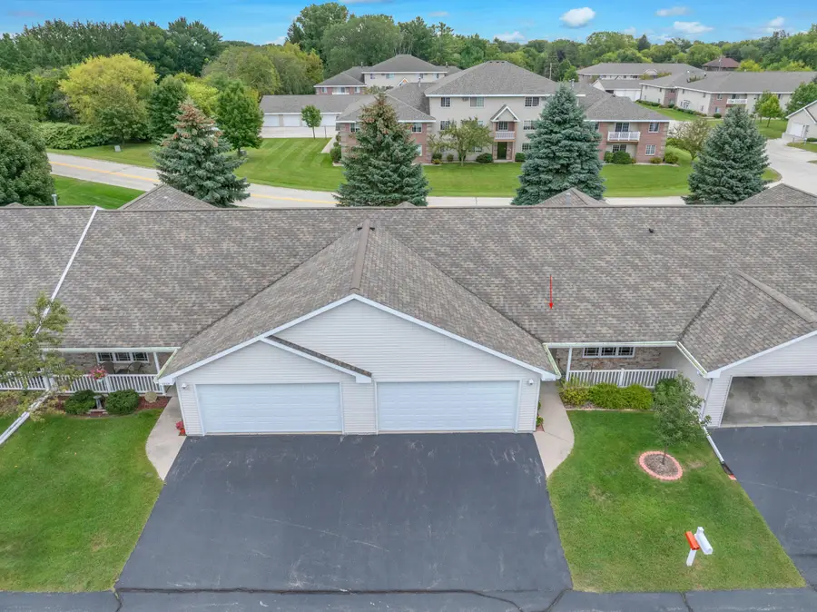 1715 Springwood Ct, Sheboygan, WI 53081 - #3