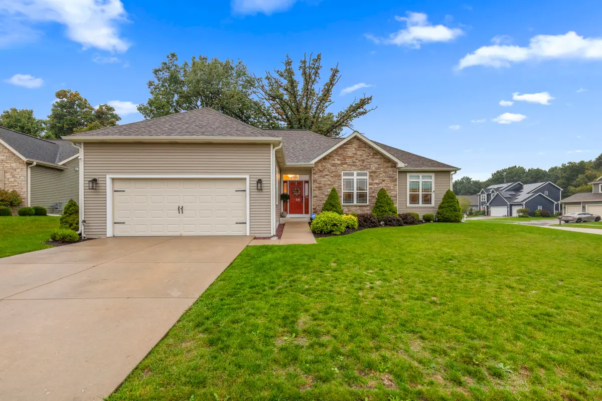 174 N Wild Flower Ln, Elkhorn, WI 53121 - #1