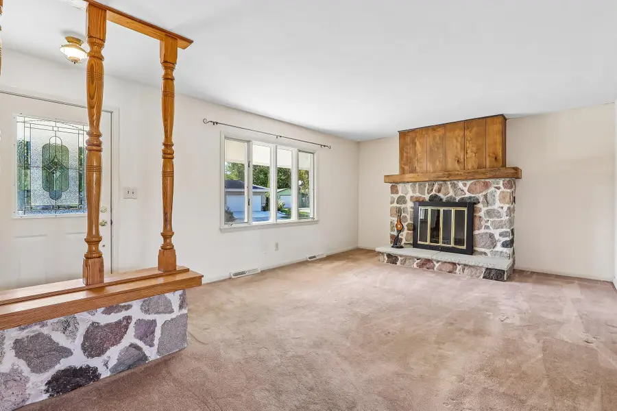 420 Sonya Dr, Waukesha, WI 53188 - #3