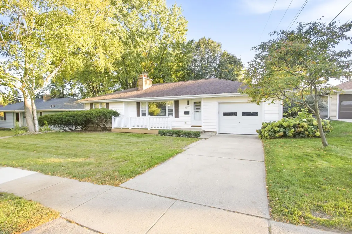6627 Franklin Ave, Middleton, WI 53562 - #1