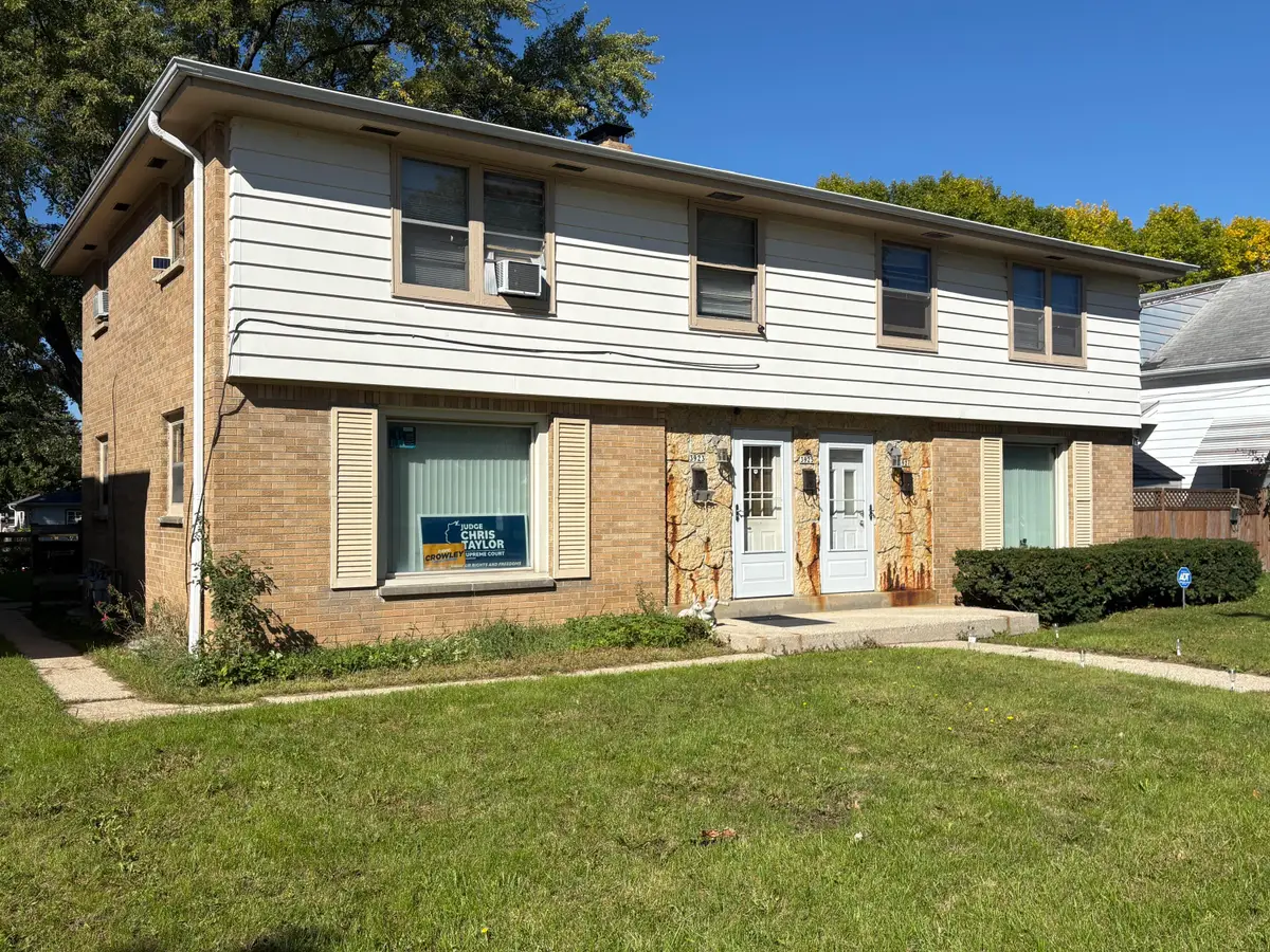 3923 N 92nd St, Milwaukee, WI 53222 - #1