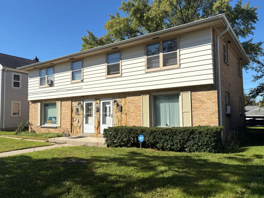 3923 N 92nd St, Milwaukee, WI 53222 - #2
