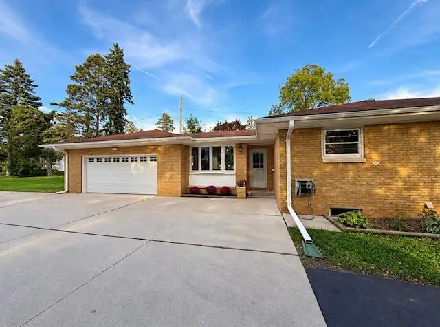 3472 E Ryan Rd, Oak Creek, WI 53154 - #1