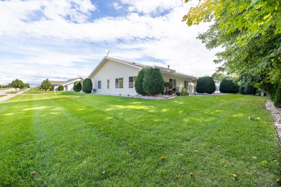 630 Novak St, Hartford, WI 53027 - #3