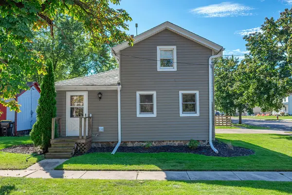 823 11th Ave, Union Grove, WI 53182