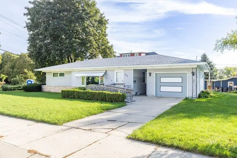 819 N 25th St, Sheboygan, WI 53081 - #1
