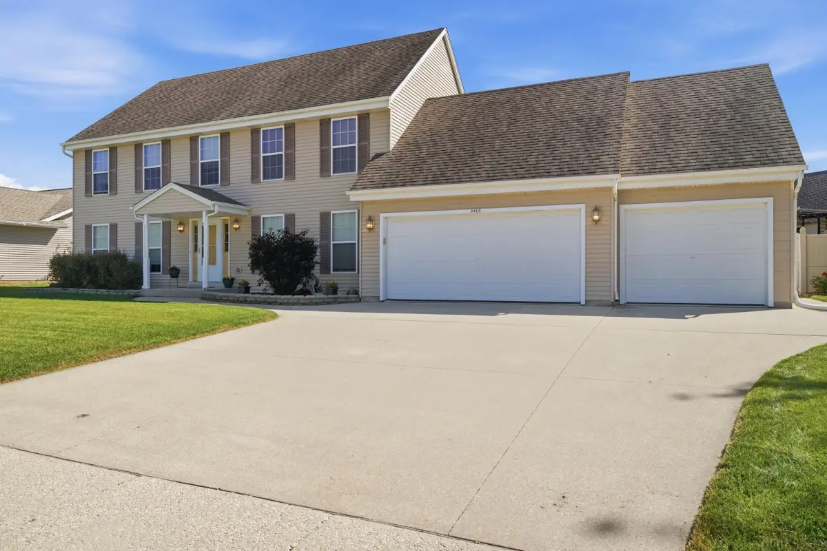 1413 Lee Ave, West Bend, WI 53090 - #1