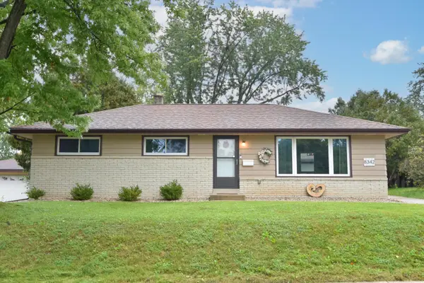 W150N8342 Saxony Dr, Menomonee Falls, WI 53051