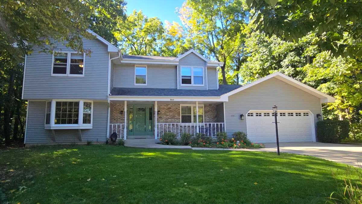 3985 S Stonewood Rd, New Berlin, WI 53151 - #1