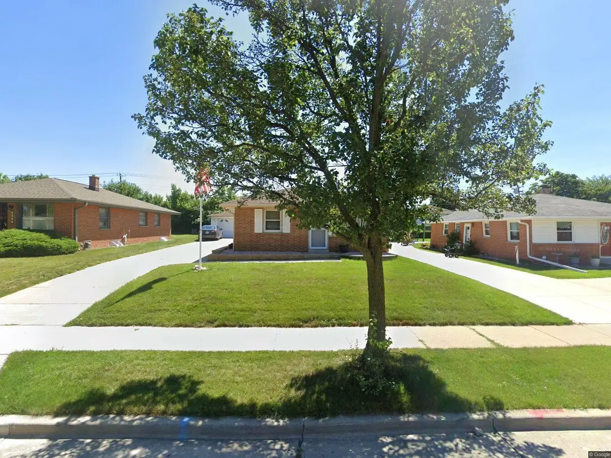 2429 W Carpenter Ave, Milwaukee, WI 53221 - #1