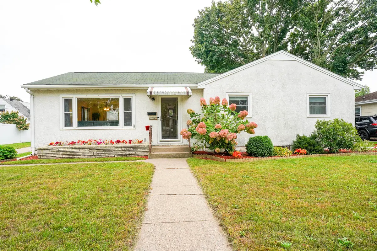 2176 Weston St, La Crosse, WI 54601 - #1