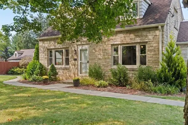 12312 W Mcshane Rd, Franklin, WI 53132