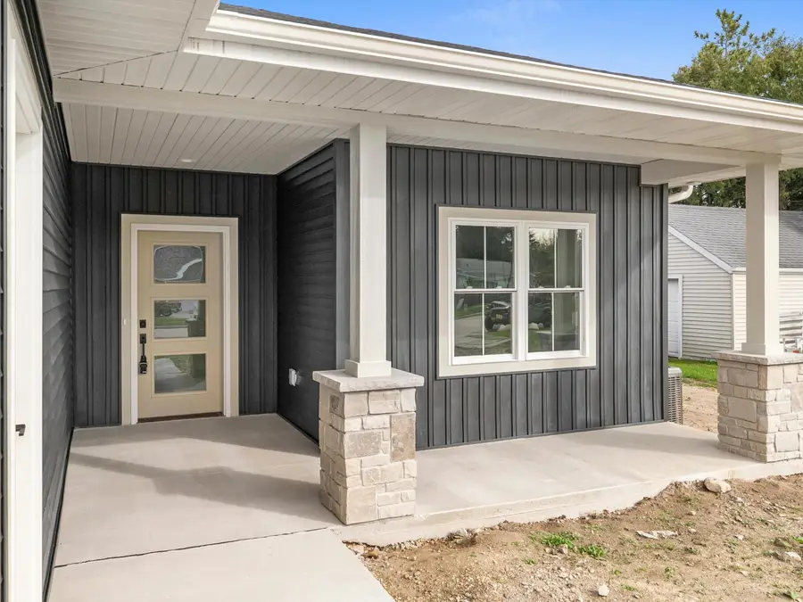 1915 Paul Rd, Manitowoc, WI 54220 - #2