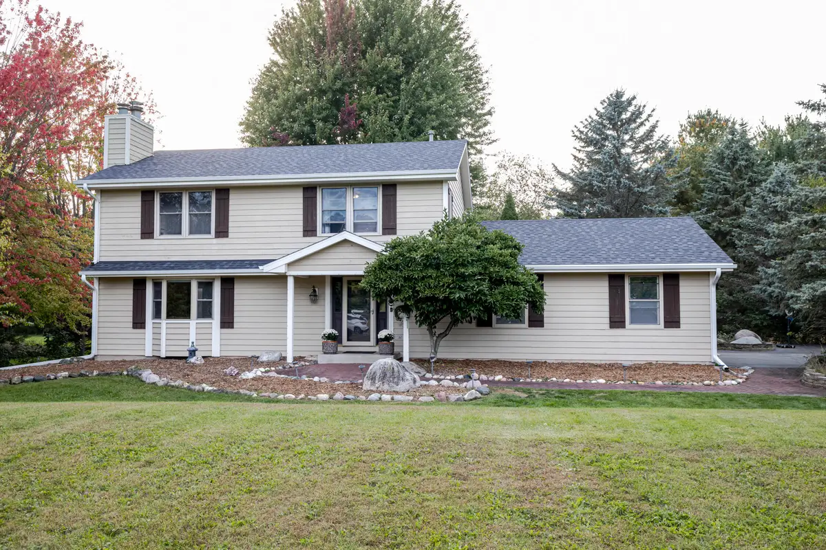 W362S2453 Lisa Ln, Ottawa, WI 53118 - #1