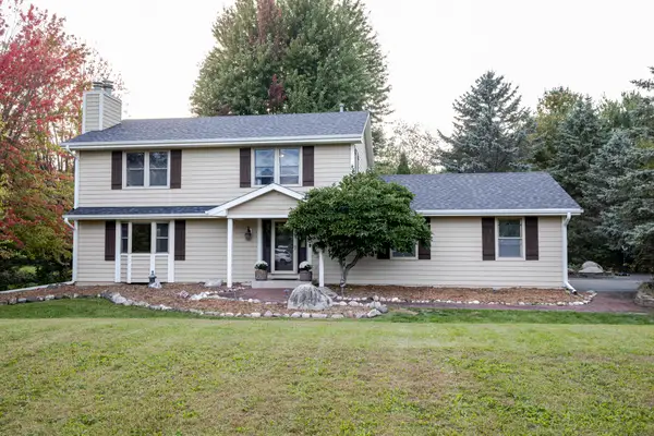 W362S2453 Lisa Ln, Ottawa, WI 53118