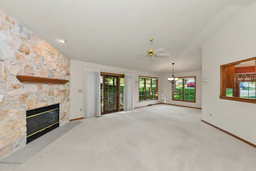 19185 Stonehedge Dr, Brookfield, WI 53045 - #2