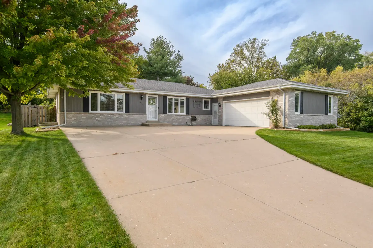 414 Whipple Tree Ln, Waterford, WI 53185 - #1