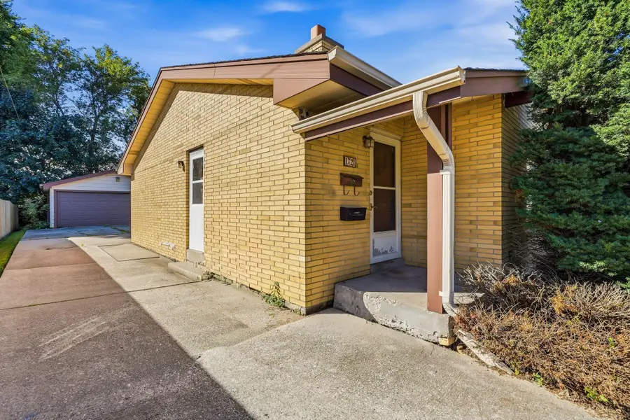 1721 Cedar St, South Milwaukee, WI 53172 - #2