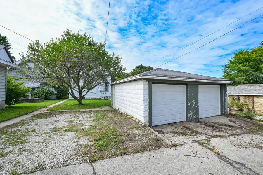 3248 S Delaware Ave, Milwaukee, WI 53207 - #3