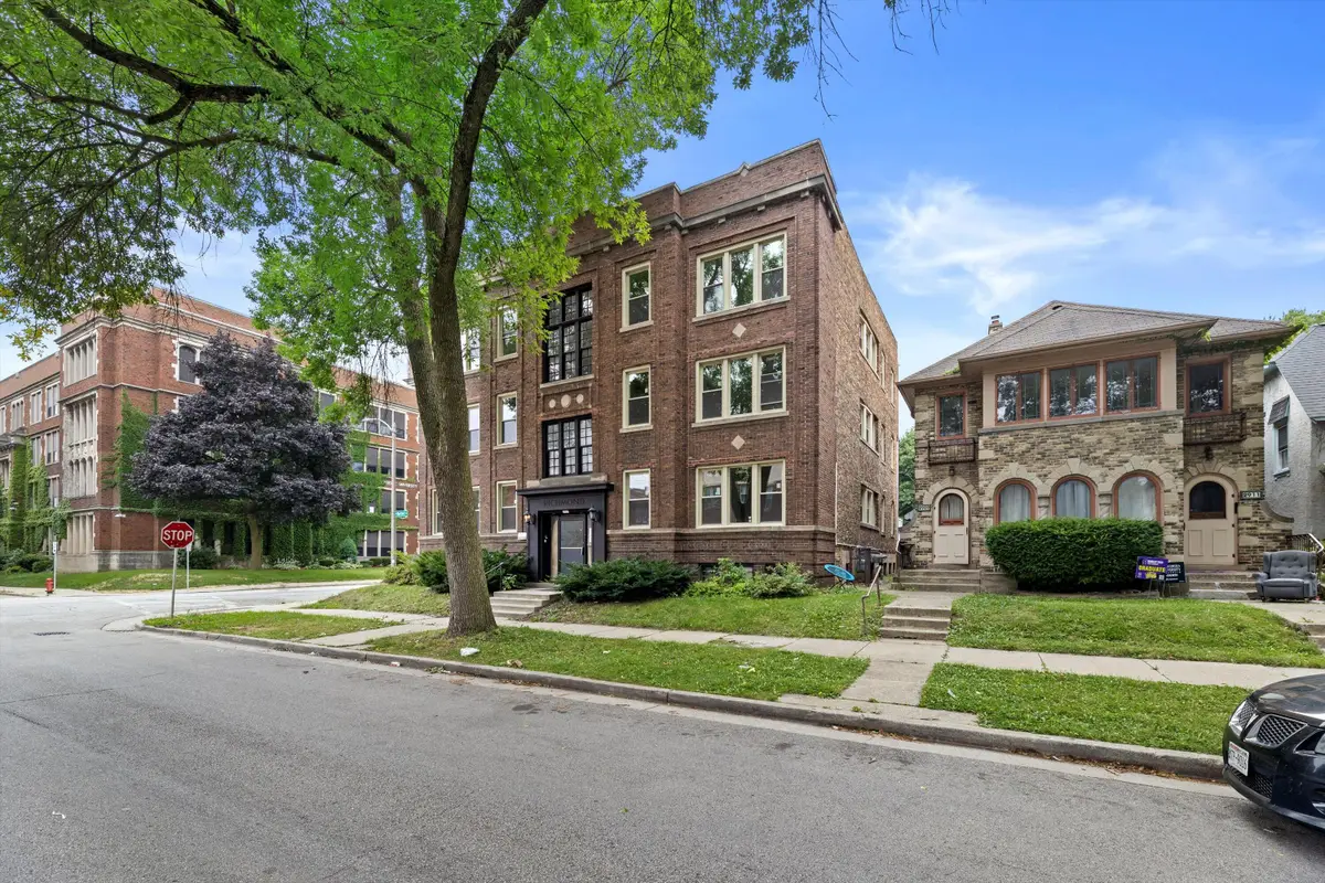 2905 N Bartlett Ave, Milwaukee, WI 53211 - #1
