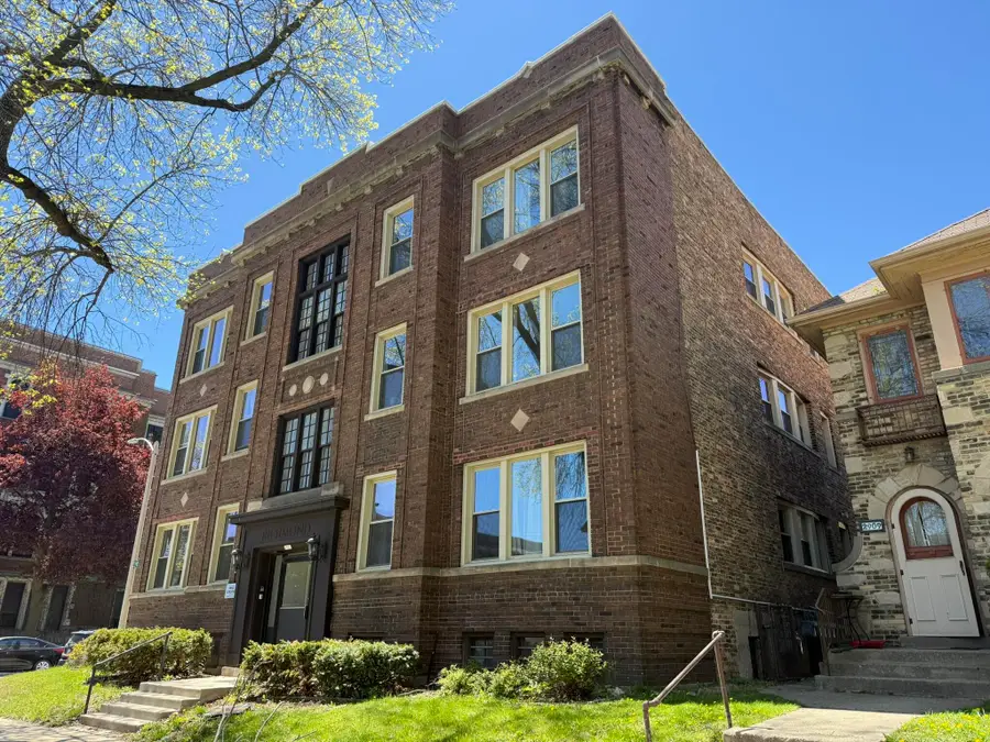 2905 N Bartlett Ave, Milwaukee, WI 53211 - #3